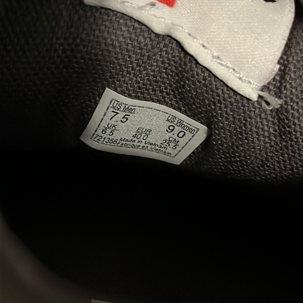 Vans - Picture 6 of 7